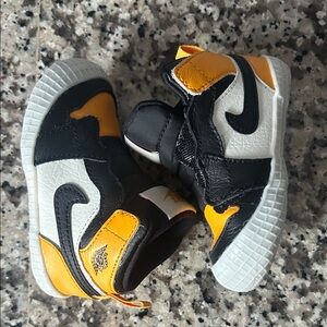Jordan 1 retro taxi